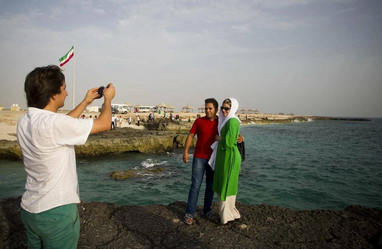 остров киш. иран пляжный. иран пляж каспий. персидский залив иран остров киш. иран пляжный.