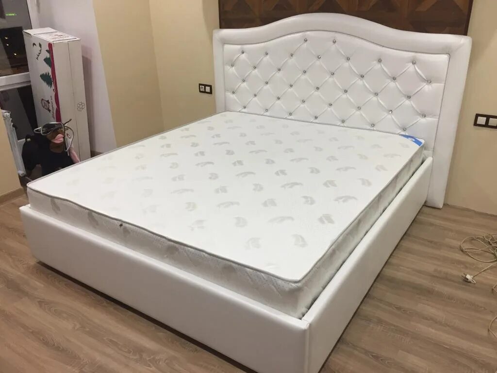 Кровать 2 х спальная с матрасом