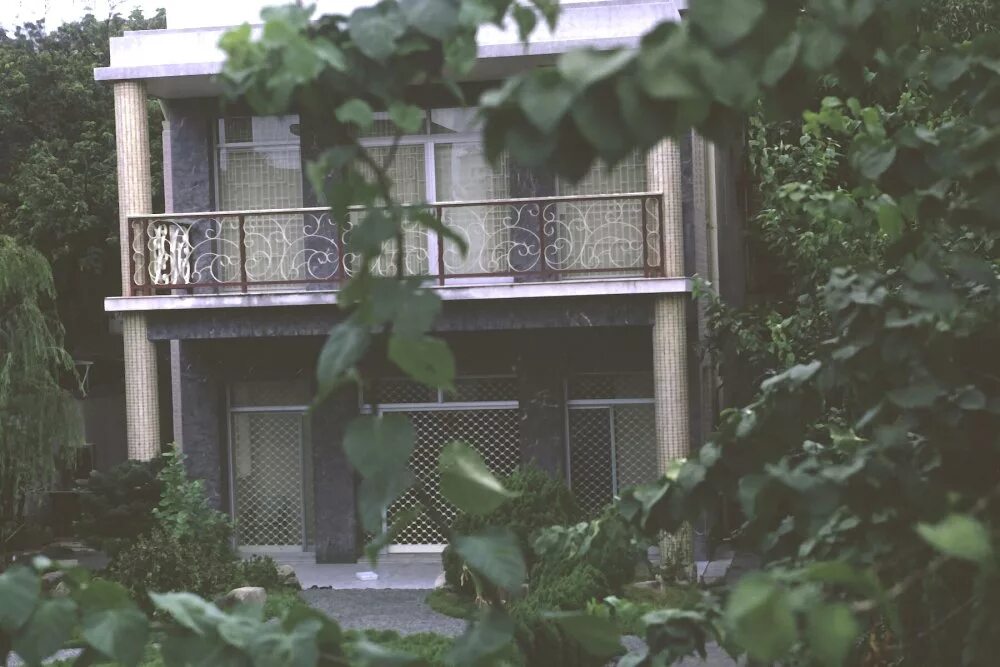 дом музей брюс ли. заброшенный дом брюса ли.