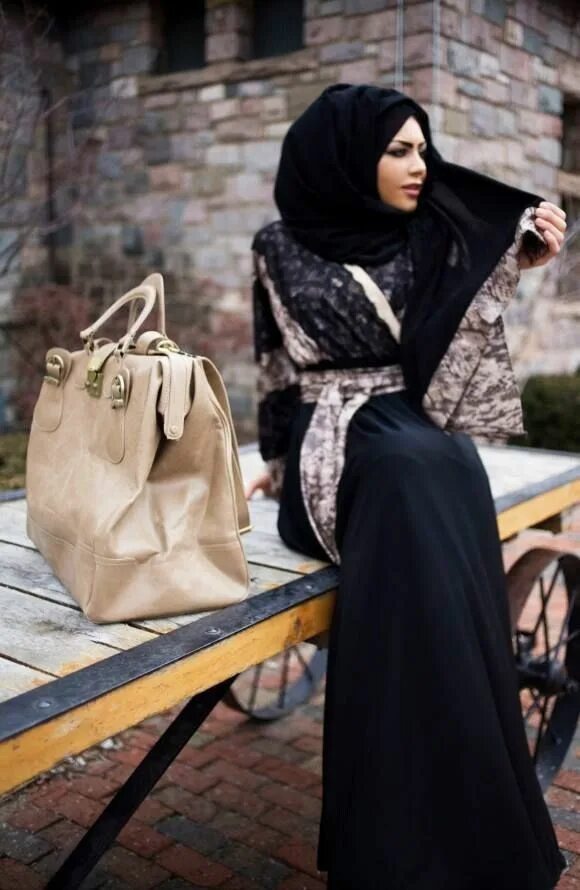 Женщина в хиджабе обтягивающий. Lookbook arabian. Женщина в хиджабе обтягивающий. Абайя марокко. Тунисские девушки.