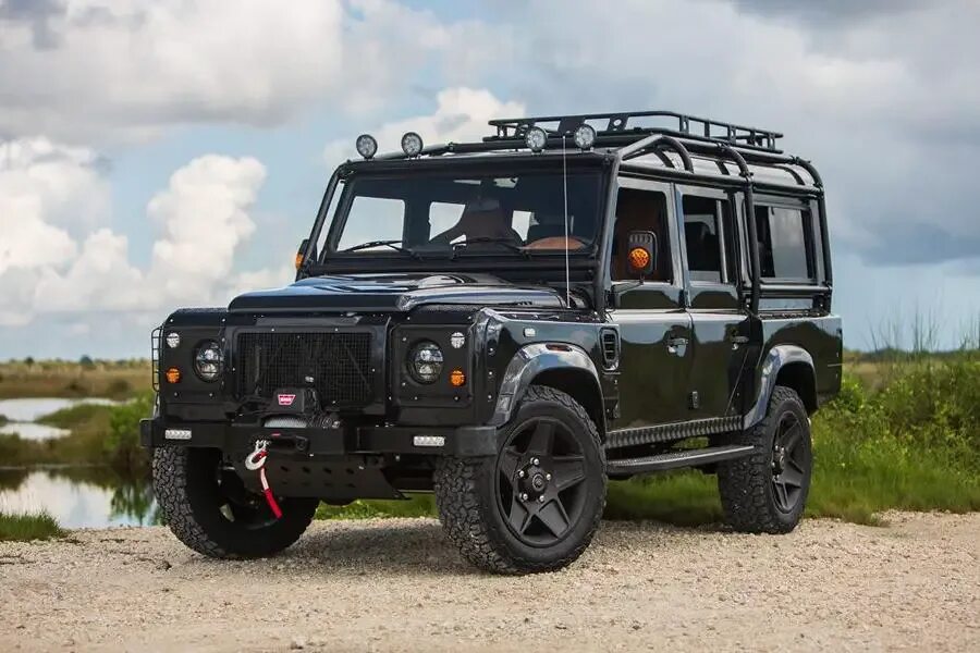 Defender 100dl. Лэнд Ровер Дефендер. Ленд Ровер Дефендер 110. Ленд Ровер Дефендер 4. Ленд Ровер Дефендер 110 новый.