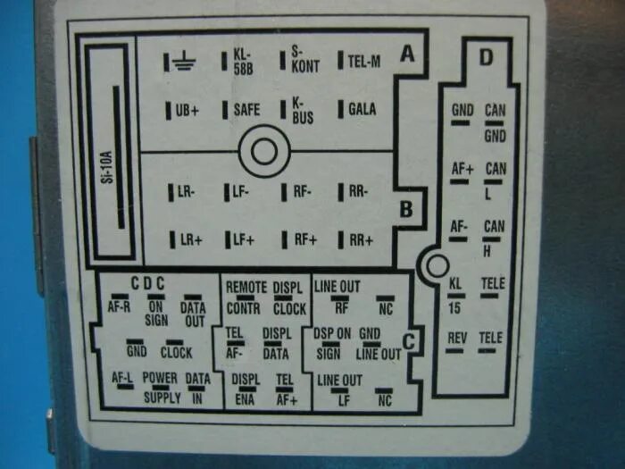 Распиновка магнитолы фольксваген. VW RNS MCD магнитола. Распиновка на магнитоле VW Sharan. Распиновка магнитолы VW Sharan 2003 года. Магнитола Blaupunkt aux.
