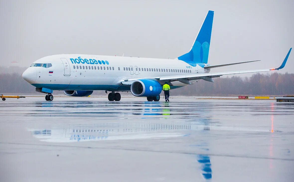 Воду в самолет победа. Боинг 737-800 победа. Самолет победа. Самолет победа 147. Радужный самолет победа.