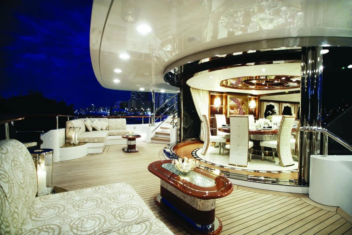 Expensive rich. Benetti Luxury Yacht Interior. Яхты роскошь лакшери. Рич Дубай миллионер. Люксури яхта.