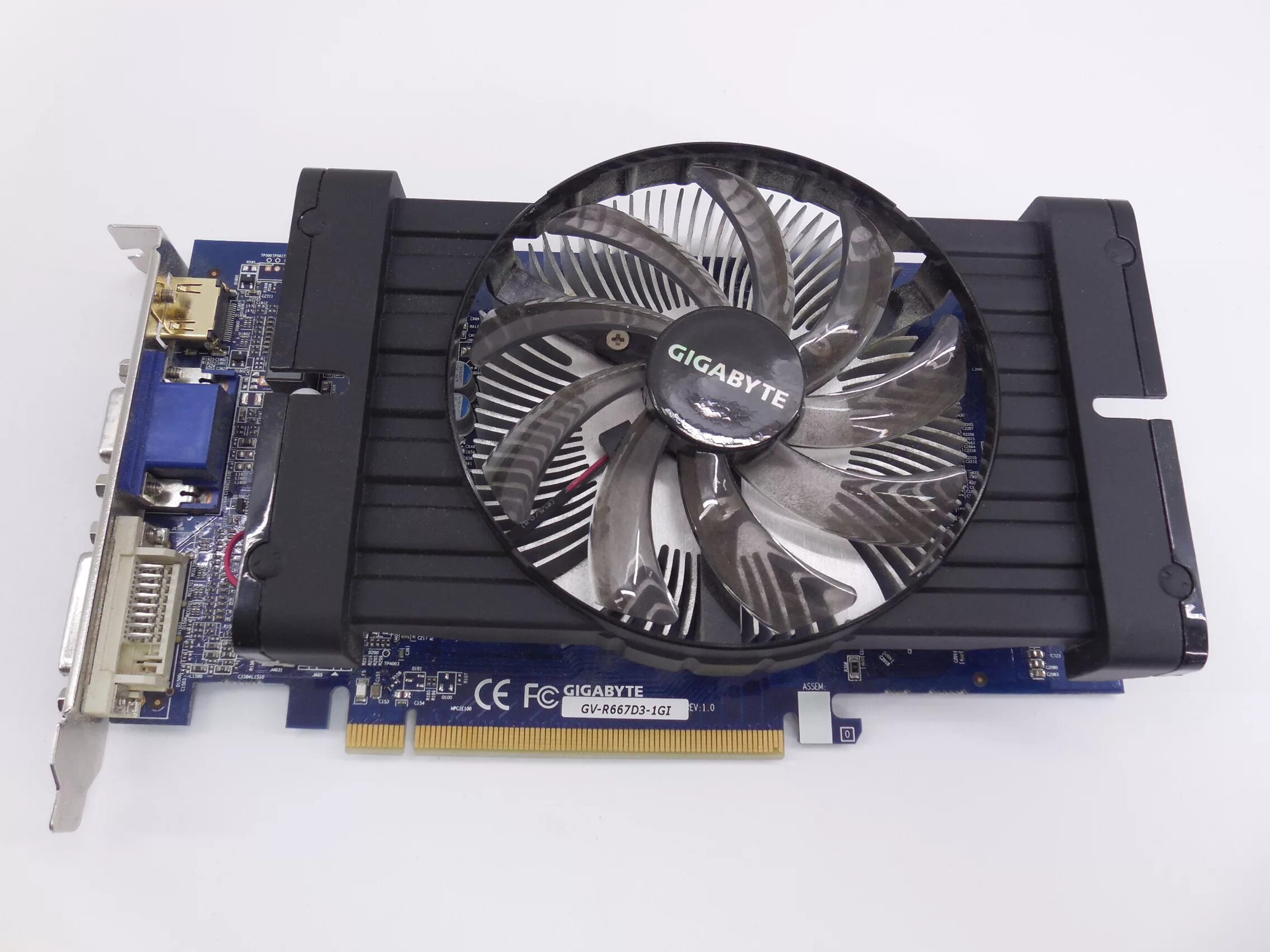 Ati radeon 1gb. Видеокарта АМД 6670. Видеокарта AMD Radeon Gigabyte hd6670.