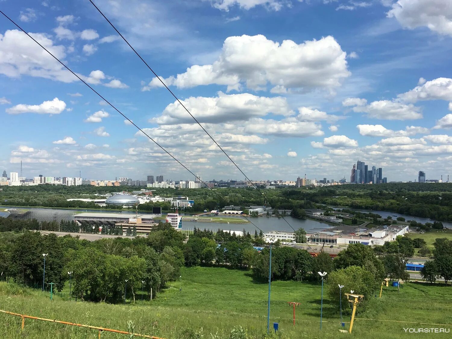 70 холмов. Крылатские холмы смотровая площадка. Парк Крылатские холмы Москва. Крылатский холм Москва. Парк заповедник Крылатские холмы.