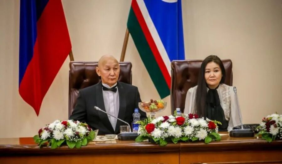 Эверстова алевтина васильевна. Эверстов. Эверстов якутия. Депутат эверстов якутия. Туман буолбут таптал.