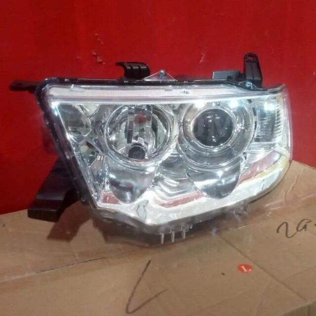 8301a752. Mitsubishi pajero 2 фары. Фара левая паджеро. Mitsubishi l200 фары. Фара левая паджеро.