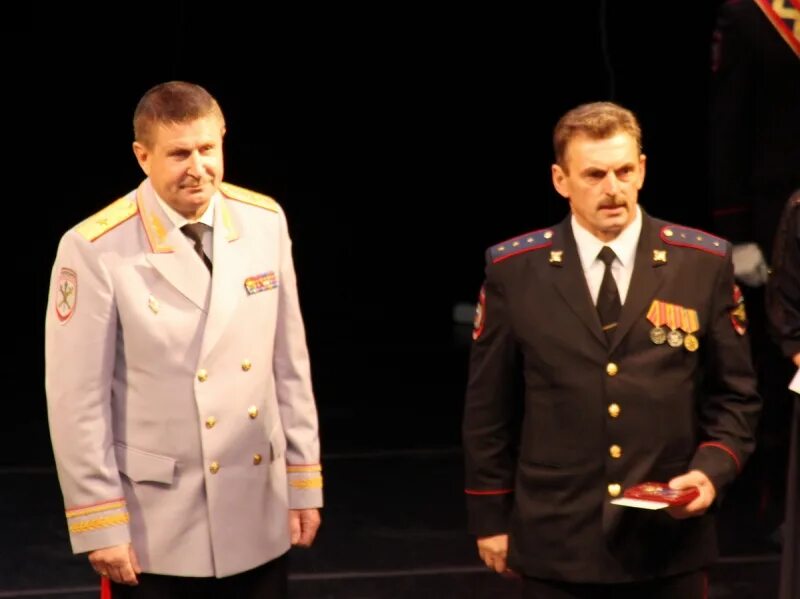 китель полиции с наградами. медали на кителе мвд. форма полиции с наградами. александр арапов чувашия. награды на кителе мвд.