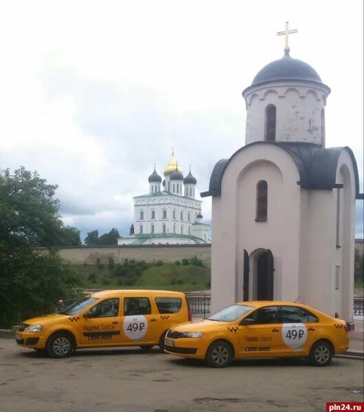 Такси в городе пскове. Такси дальнего следования. Такси псков. Такси псков белого цвета. Такси псков.