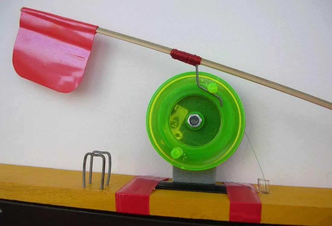 леска на зимние жерлицы. леска на щуку. жерлица зимняя ермаков. леска для жерлицы на щуку зимой. флажки для зимней рыбалки.