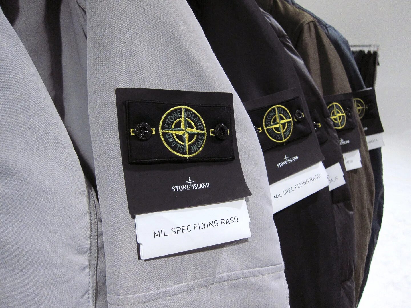 Island вещи. Белый патч Stone Island. 76 Коллекция Stone Island. Регбийка Stone Island. Stone Island 700.