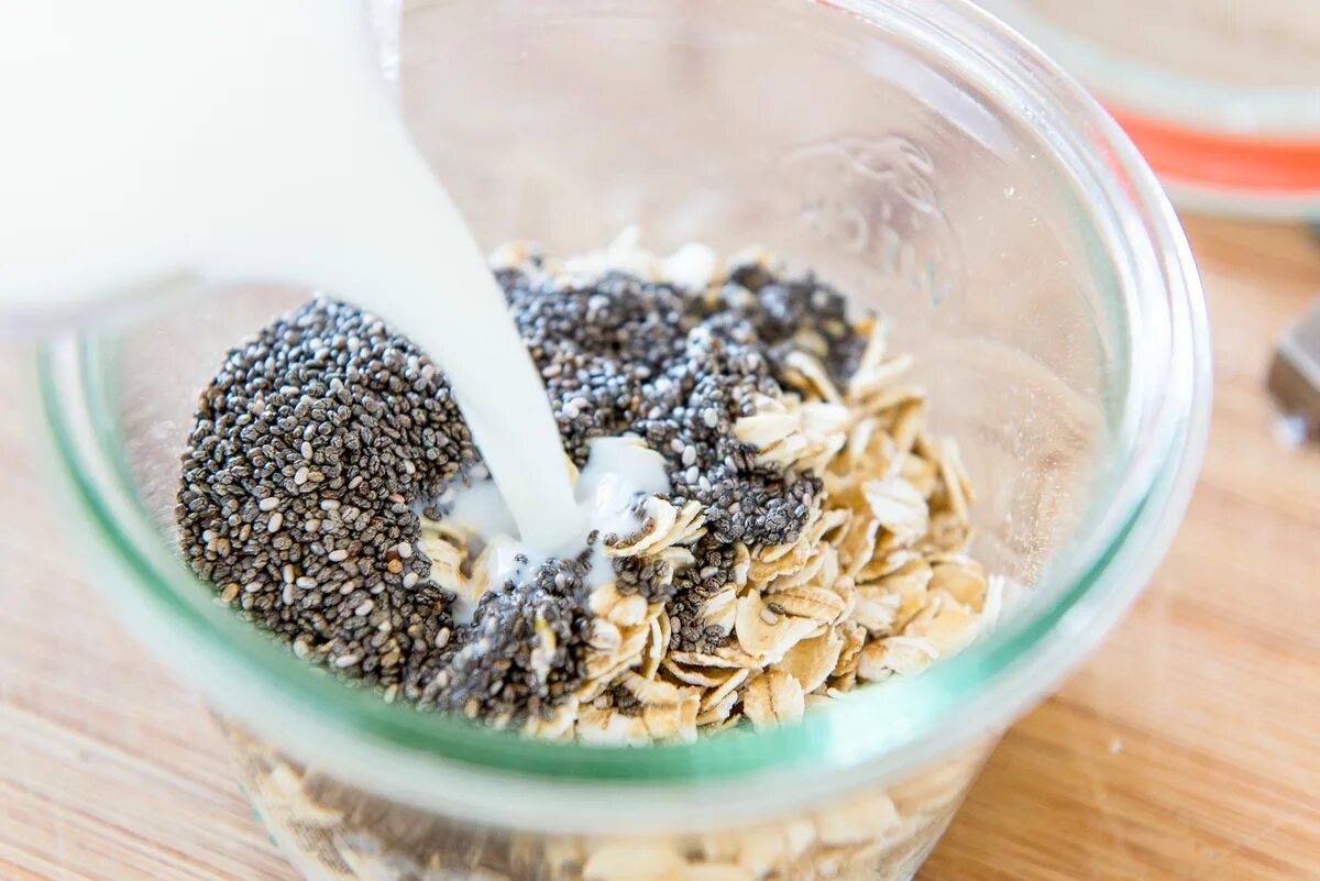 семена чиа 500г. семена чиа с ягодами черникой. завтрак с чиа для похудения. семена чиа пропорции с молоком. можно ли чиа на ночь.