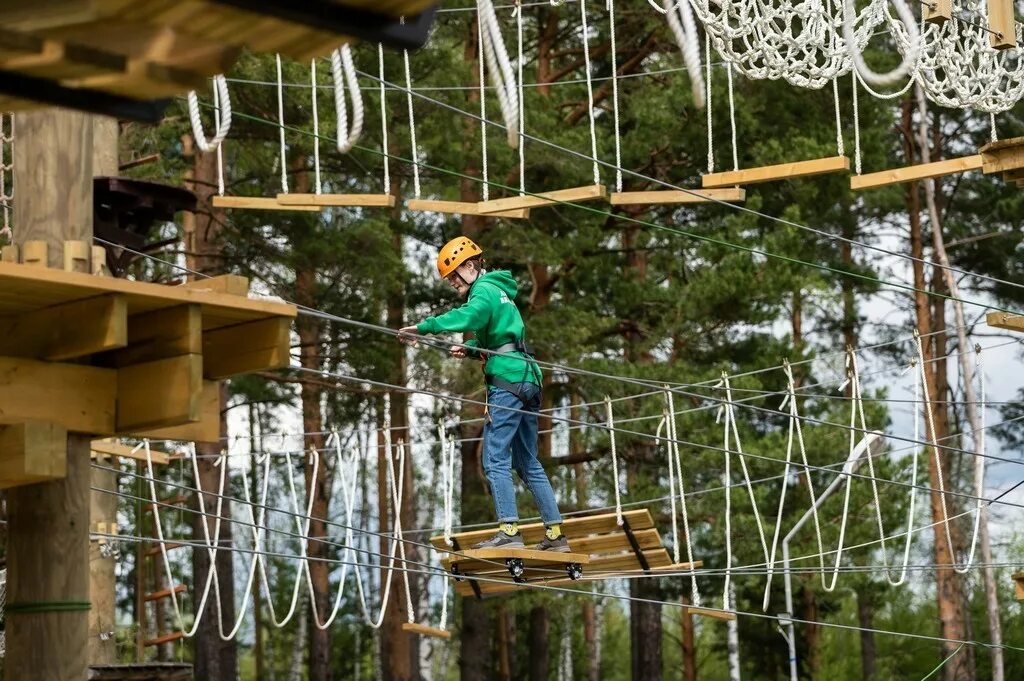 Шикана веревочный парк. Skycamp красноярск веревочная трасса. Старая русса веревочный парк. Веревочный город охта парк. Веревочный парк паутина казань.