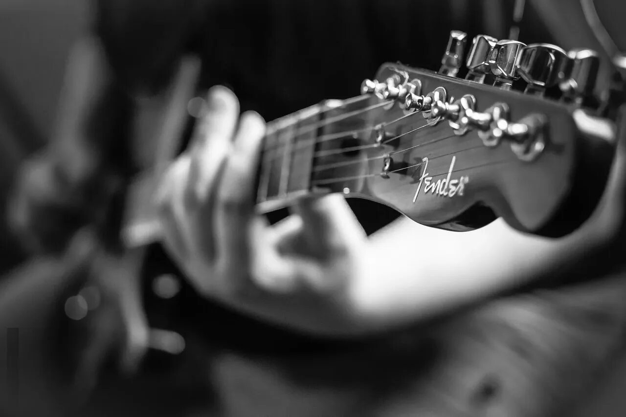 Гитара арт. Рок гитара. Гитарист с электрогитарой. Рок гитара. Картинки хобби увлечения.