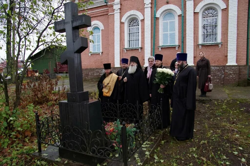 Храм белый раст. Михаило-архангельском храме села белый раст. протоиерей василий шпак. белый раст отец василий.