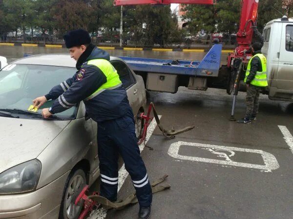 Парковка в неположенном месте штраф. Штраф за стоянку в неположенном месте. Штраф за парковку в неположенном месте. Штраф за неправильную парковку.