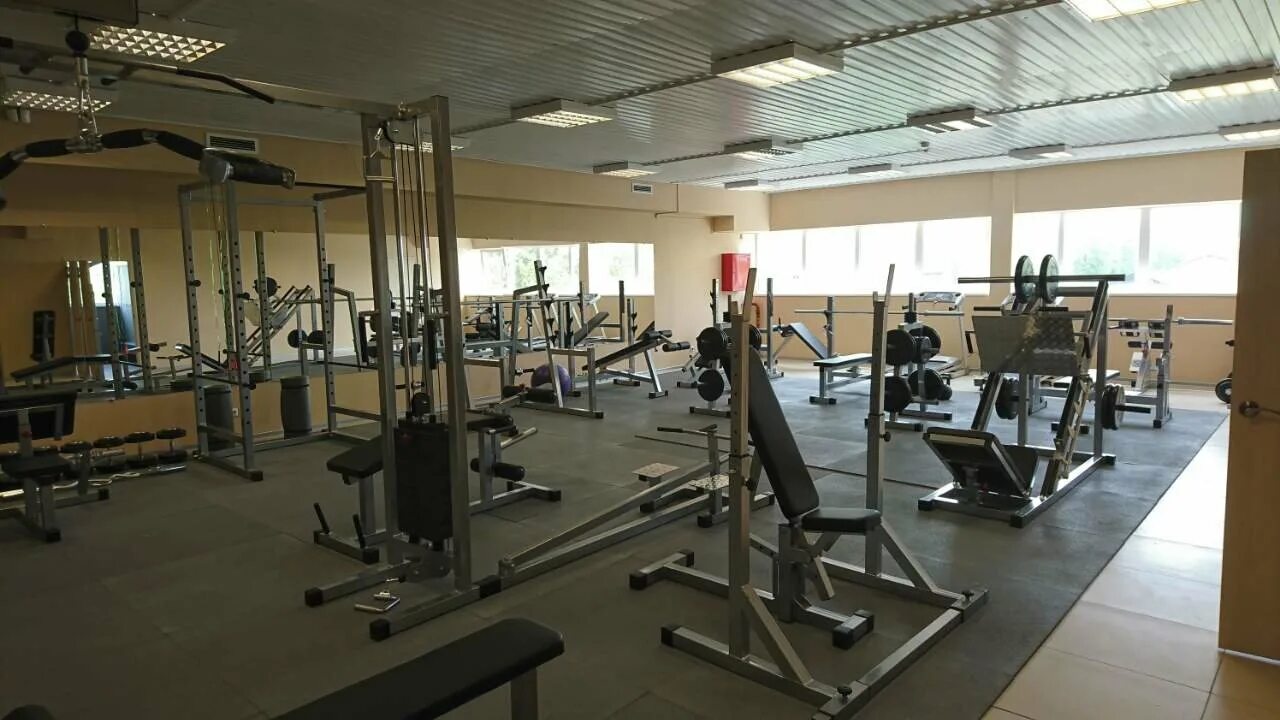 Спортзал дзержинск. Тренажёрные залы дзержинск. Фитнес зал в нижнем новгороде. Форвард красноярск тренажёрный зал. Спортзал дзержинск.