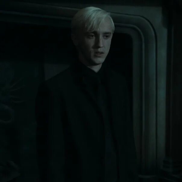 Скорпиус малфой фото. Панси паркинсон и драко малфой. Draco, come home deathly hallows. Драко с меткой. Драко малфой.