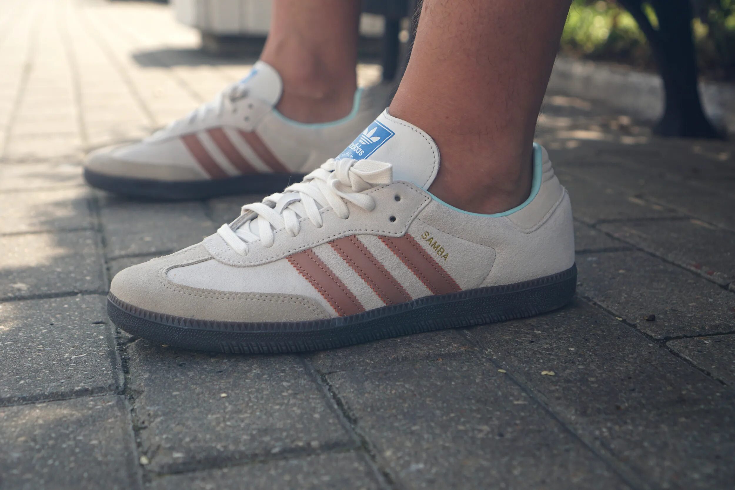 Samba с сердечками. Адидас самба на высокой подошве. адидас самба на человеке. adidas samba на ноге. asics похожие на samba.