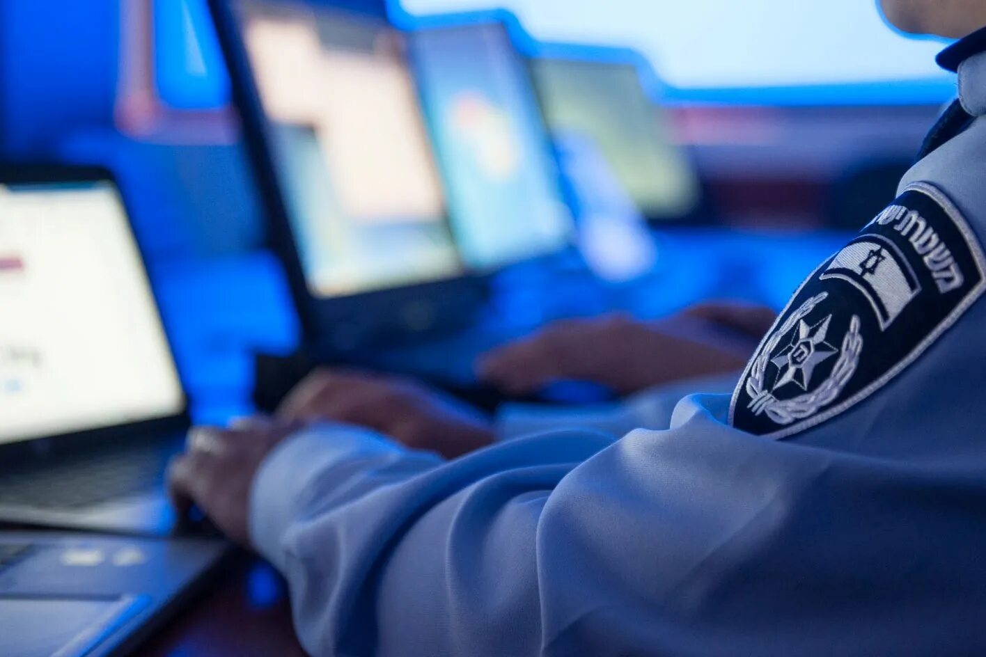 Американский полицейский компьютер. Police computer. Компьютеры в правоохранительных органах. Промышленный dbltj мониторинг. Полиция компьютер.