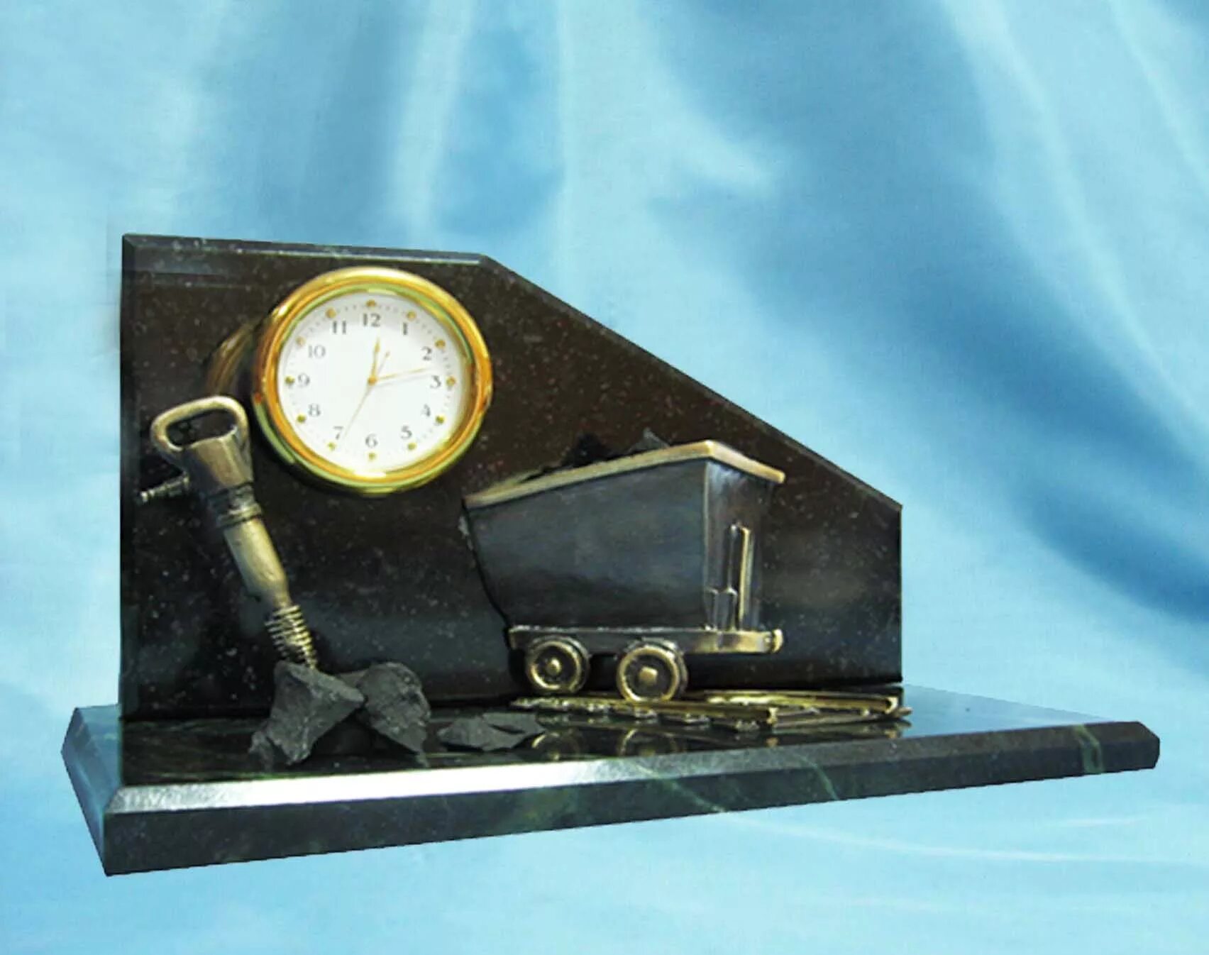 Статуэтка шахтер. Подарок на день шахтера. Сувениры на день шахтёра руководителю. Шахтерские часы. Часы шахтер донецк.