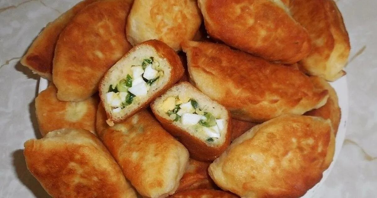 Пирожки с морковью в духовке. Пирожки с капустой и яйцом. пирожки с яйцом и луком. пирожки с капустой жареные. пирожки с капустой и яйцом жареные.