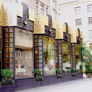 Здания бывших магазинов