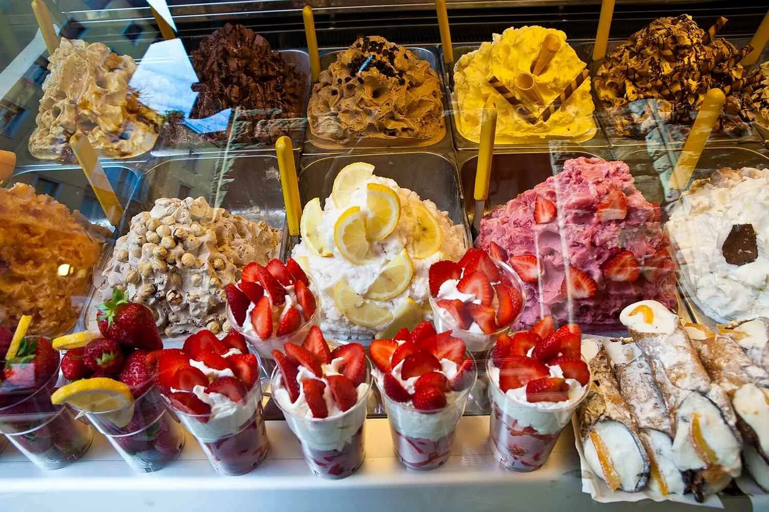 Джелато gelato. Джелатерия кафе мороженое. Итальянское мороженое gelato. Итальянское мороженое джелато. Джелато сырное.