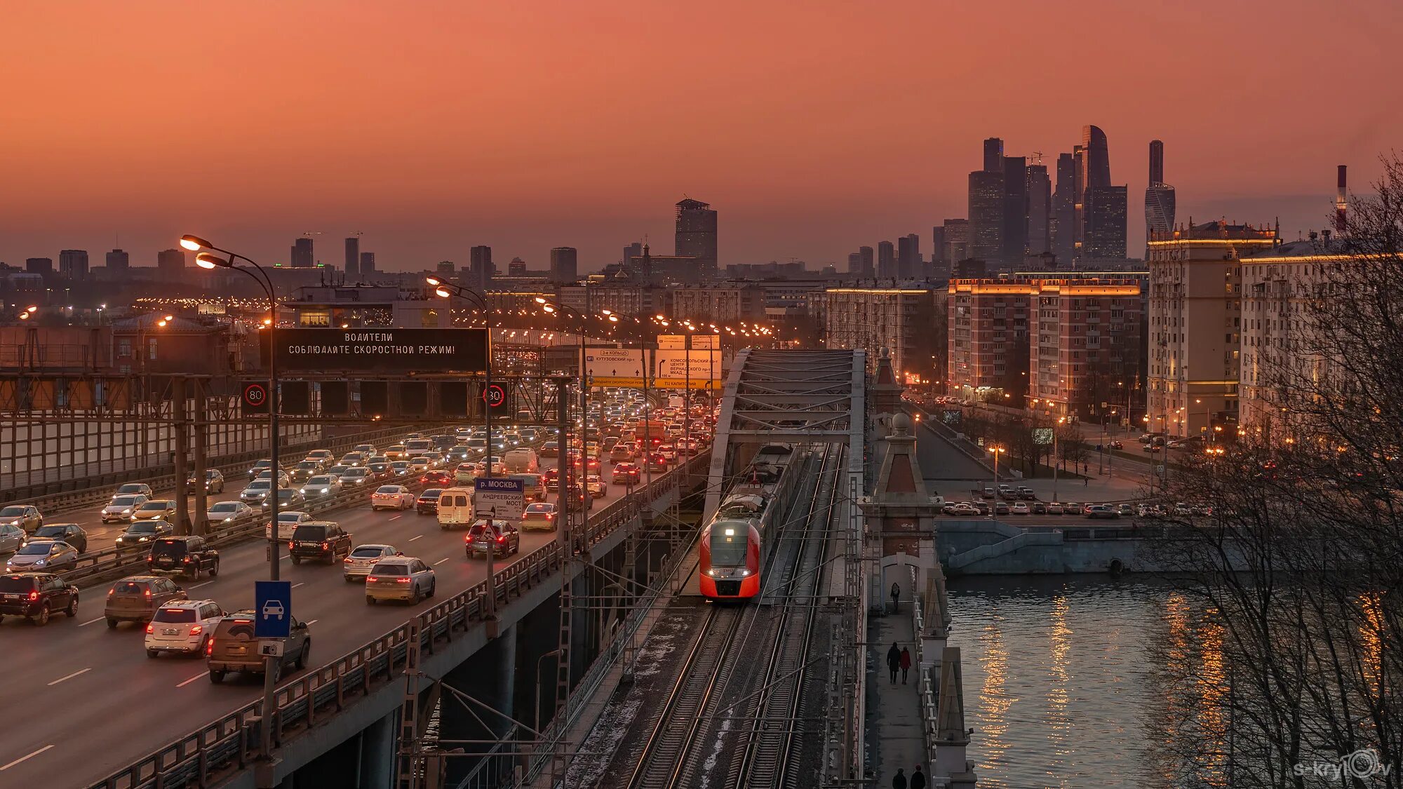 Ржд московская железная дорога. Ласточка Москва Сити. Электричка Москва Сити. РЖД Москва. РЖД Сити Москва.