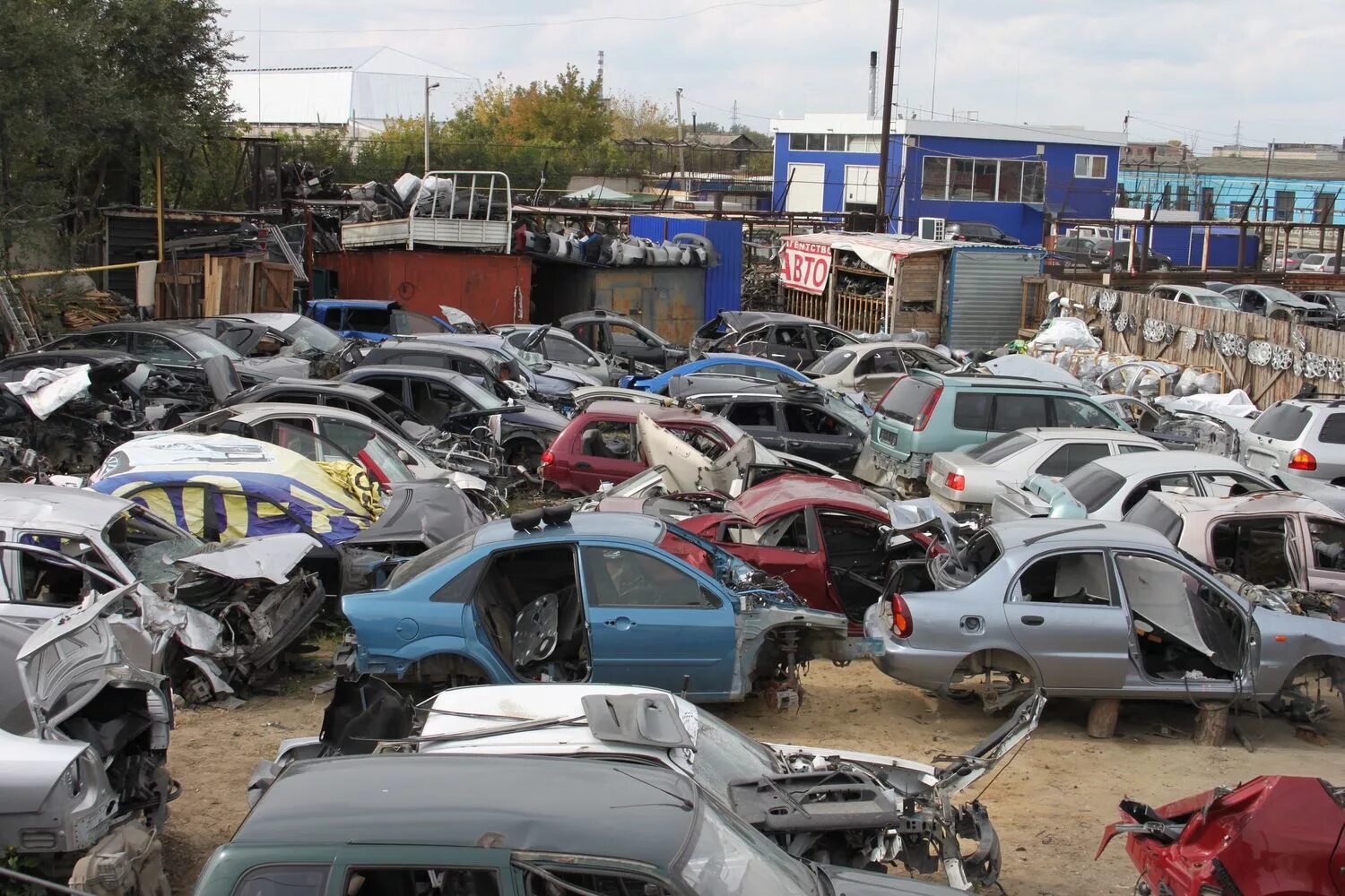 Контрактные запчасти. Авторазборка автомобилей. Авторазбор. Машины на авторазборках. Разбор авто в новосибирске.