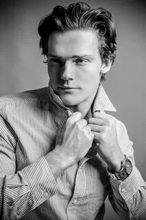 Ben Todd oleh Michael Ching.