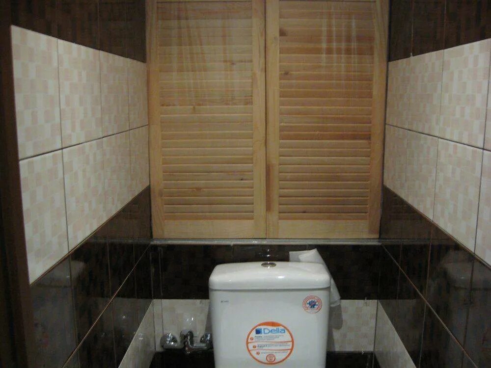 Трубы за унитазом. Рольф ставни для сантехнического шкафа в туалете. Как закрыть трубы за унитазом. Как закрыть трубы за унитазом. Рольф ставни для сантехнического шкафа в туалете.