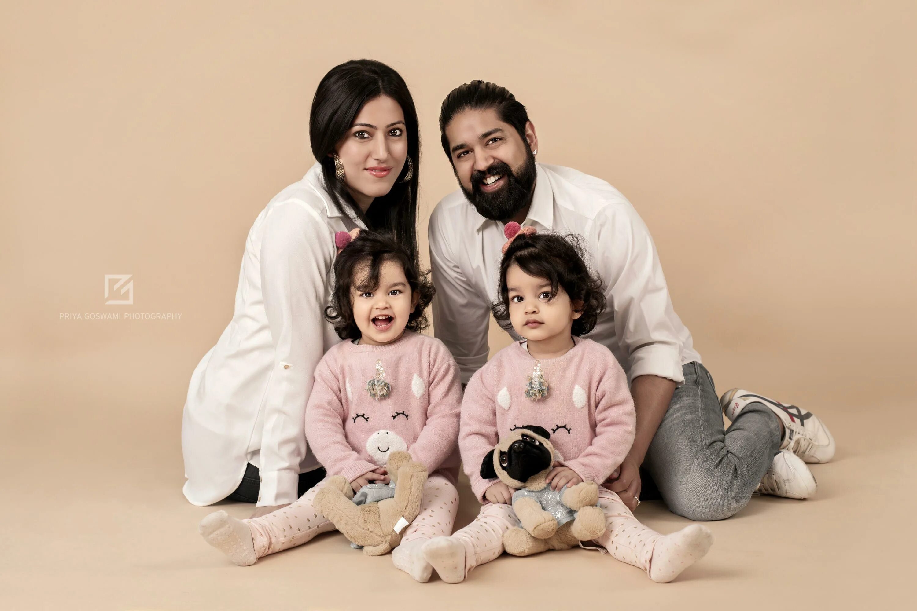 Hairy family. Indian Family. Family Photoshoot Oversized. Jahid Family. Uzb foto my Family.