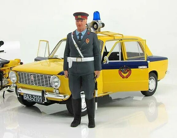 Статуэтка. Shelby elvis presley 1:18. Фигурка в машину. Фигурки людей для диорам. Фигурка 1 18.