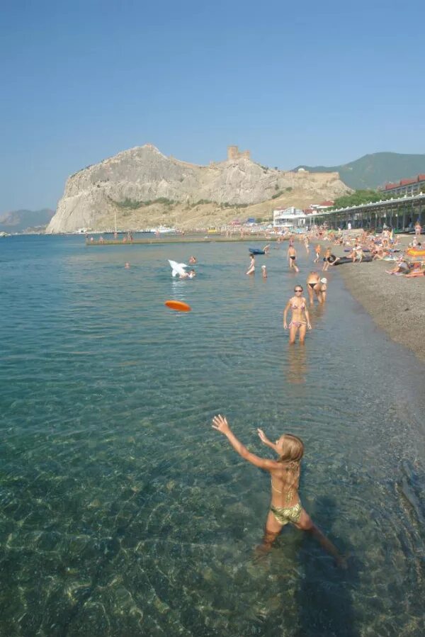 Где в крыму безопасно отдохнуть в 2025. Судак курорт крыма. судак крым пляж. судак крым 2025. город судак в крыму.
