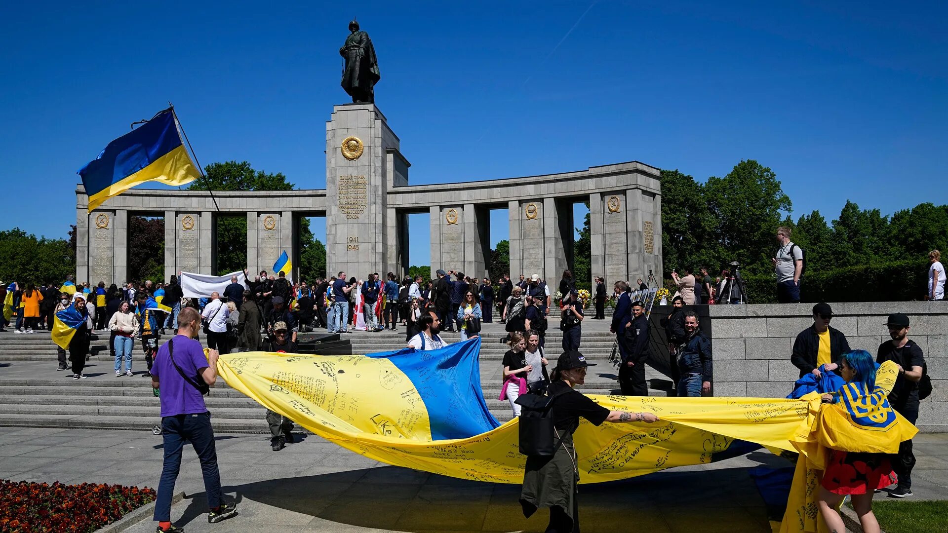 День европы есть. День Победы в Украине. Украинский флаг. День Победы в Германии. 9 May Ukraina.