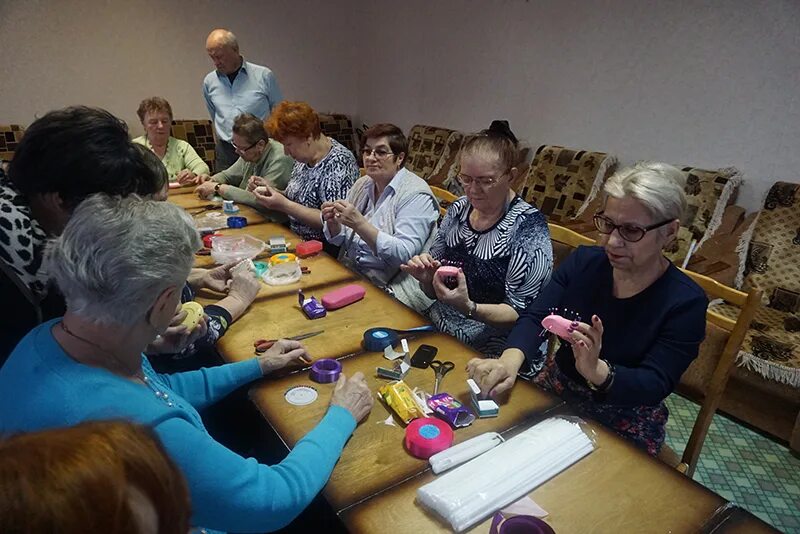 Интересный мастер класс для воспитателей. Лепка для дошкольников. Мастер класс в младшей группе. Кружки рукоделия для пенсионеров. Сенсорика мастер класс для педагогов.