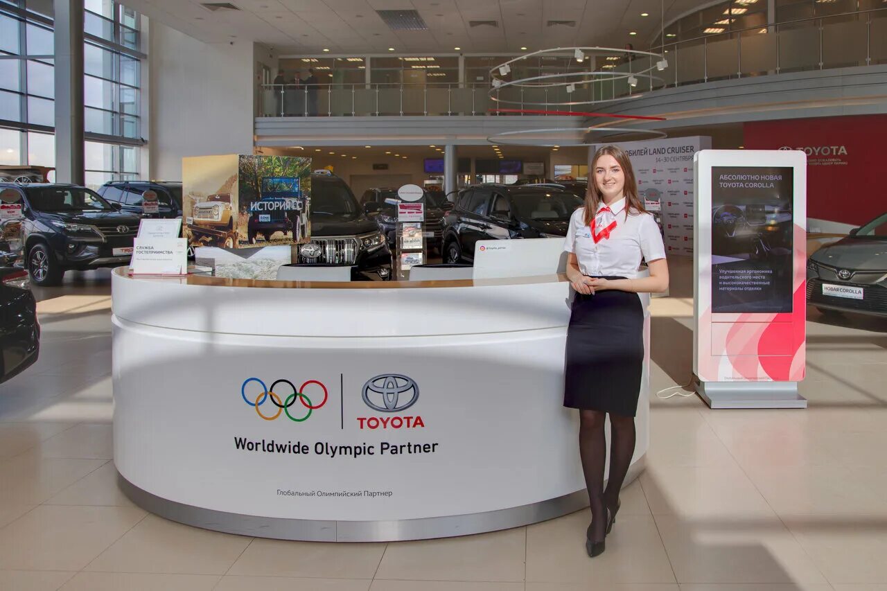 Дилер тойота на северном кипре. Тойота центр парнас. Тойота торговый зал. Парнас автосалон на культуре 7. Тойота спб парнас.