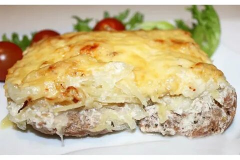 Свинина с грибами и сметаной в духовке