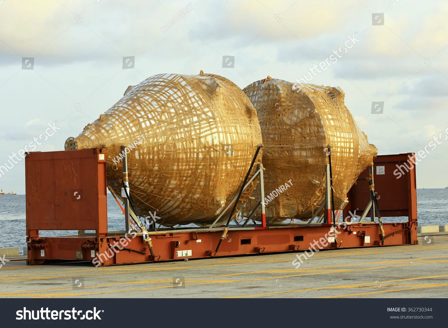 Флэт 40. Flat rack контейнер. flat rack контейнер с грузом. флэт контейнер фото. флэт трек перевозка.