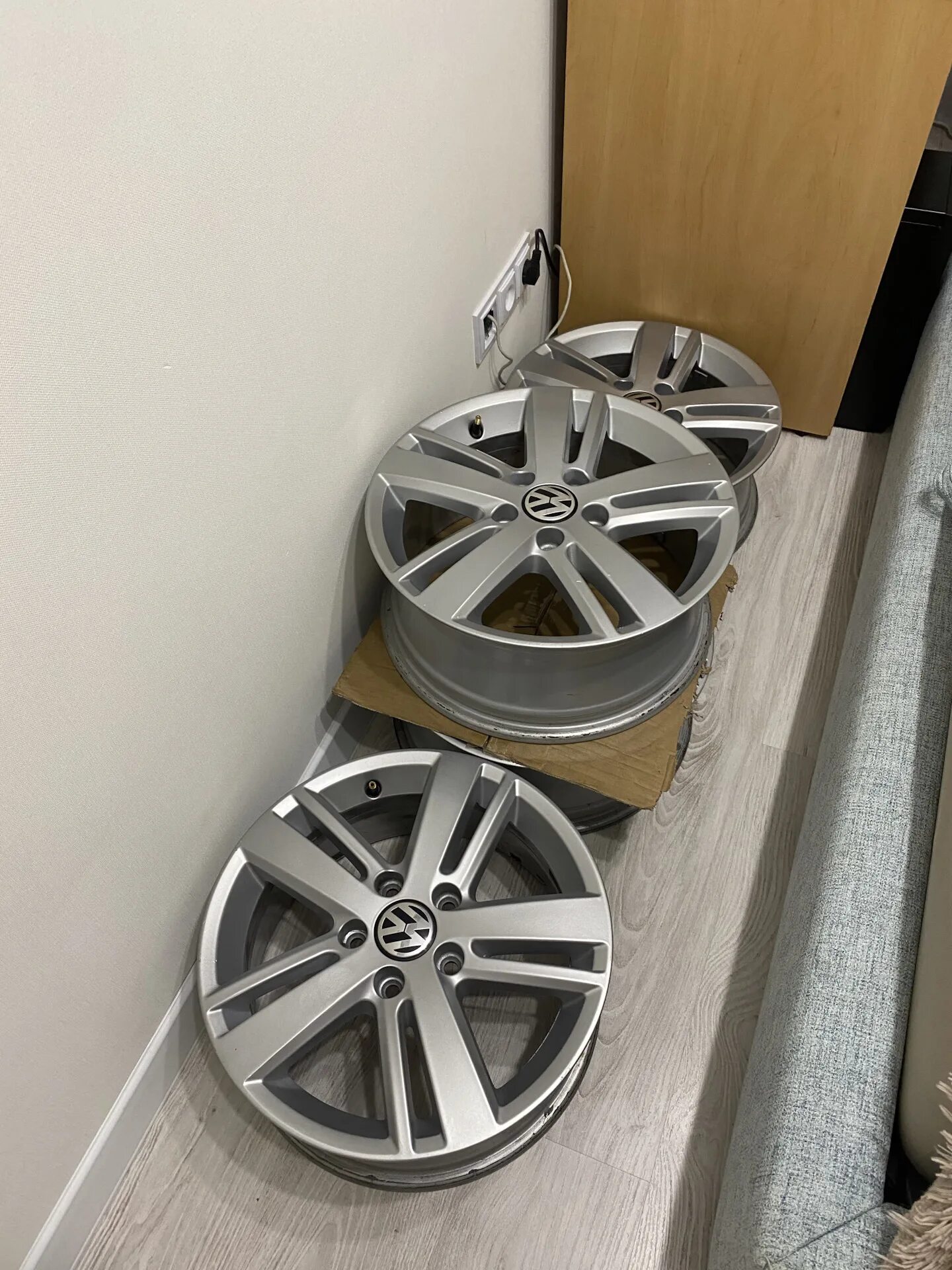 Оригинальные диски vw r16. Диск фольксваген тигуан r16. Vw torsby r16. Диски volkswagen style r16. Диски фольксваген пассат r16.