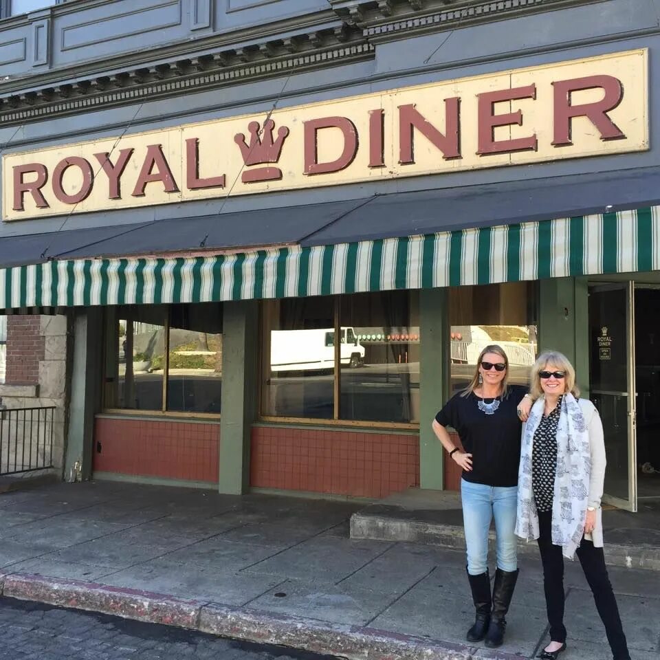 Dine отзывы. Royal dinner Вашингтон. Royal Diner Вашингтон кафе. Кафе Royal Diner кости. Royal Diner кафе в Америке.