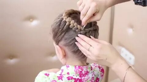 Заплетенные волосы плетеная корзина мышцы напряжены