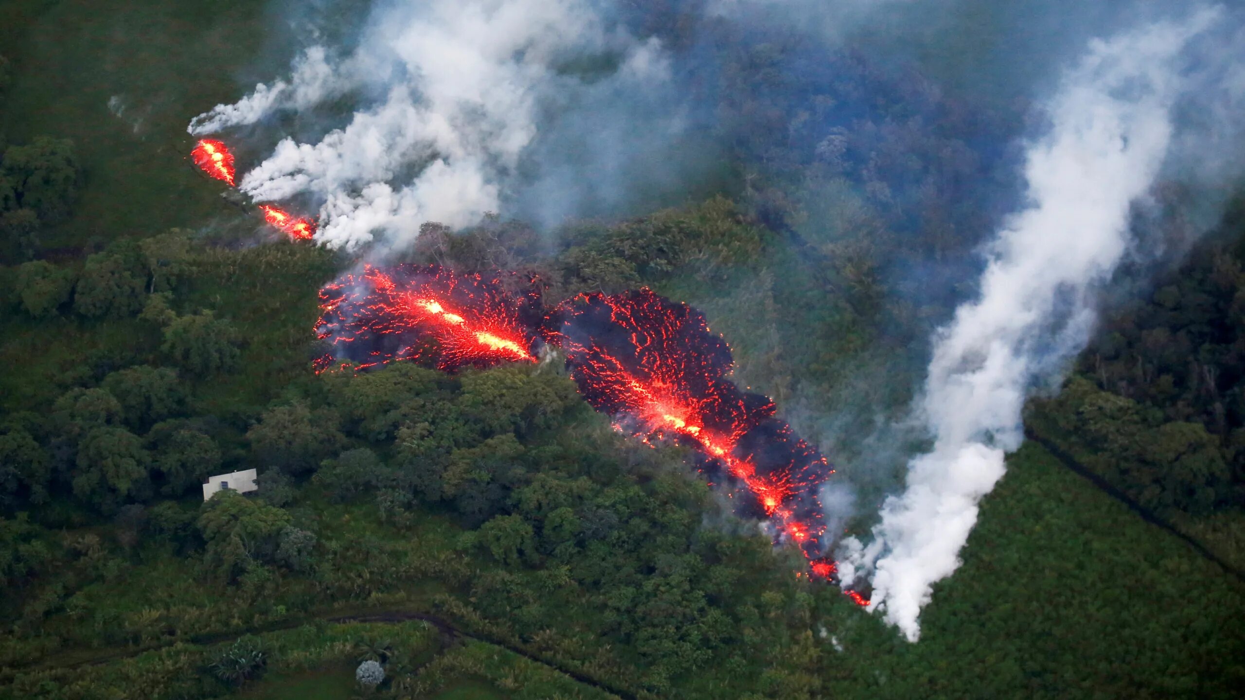 Южная америка вулкан тунгурауа. Катастрофа вулканы. Извержение килауэа 2018. Извержение килауэа 2018. Вулкан агунг.