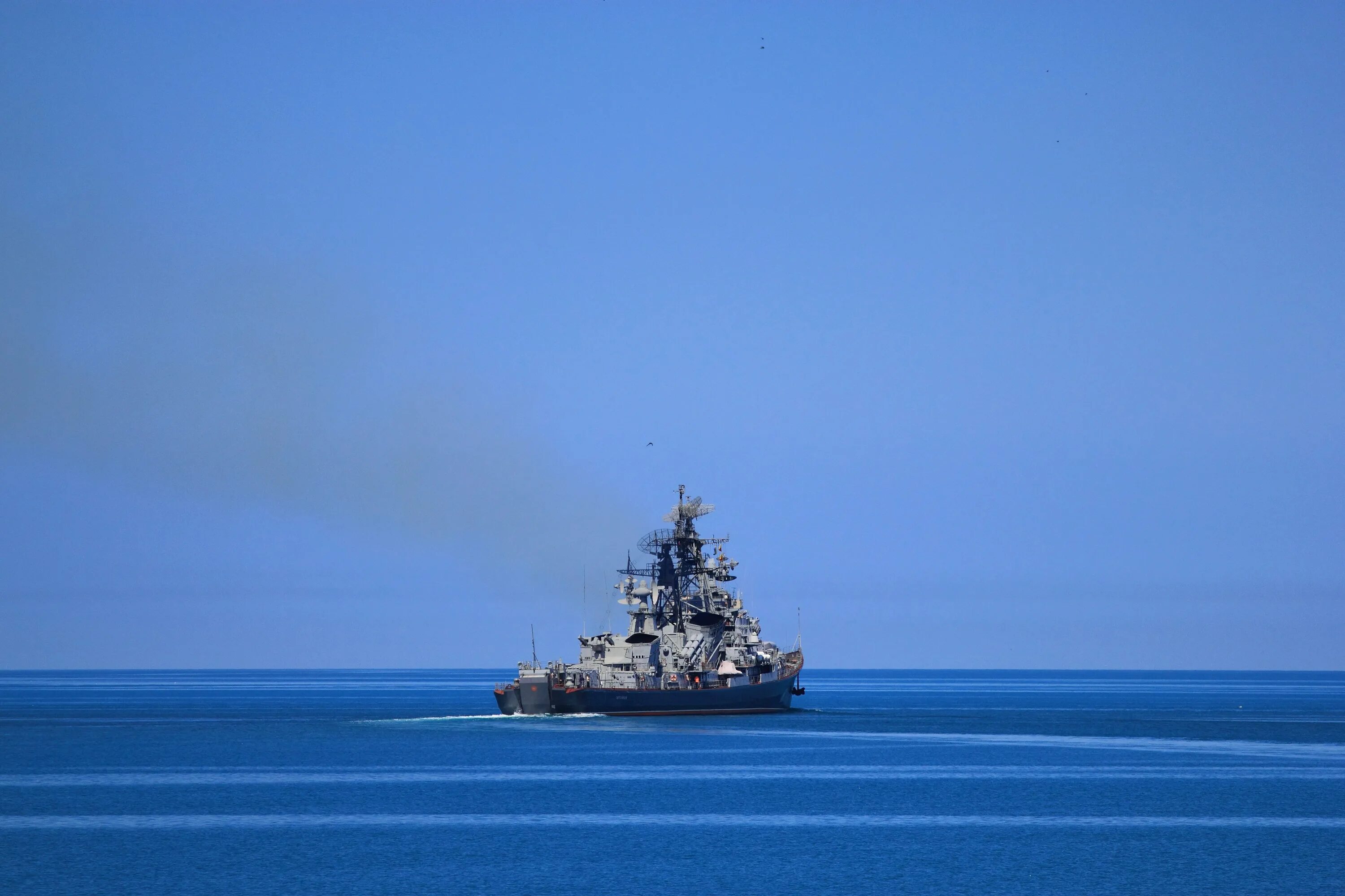 Военный корабль. Военный корабль на горизонте. Военный корабль в море. Корабли ВМФ. Океан эскадра