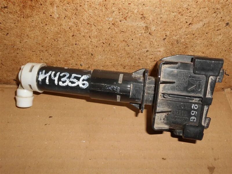 форсунка омывателя фар рав 4 2020. форсунка омывателя фар тойота рав 4. форсунка омывателя фары рав 4. форсунка правая рав 4 2013 год. форсунка омывателя фар тойота раф4 ха 30.