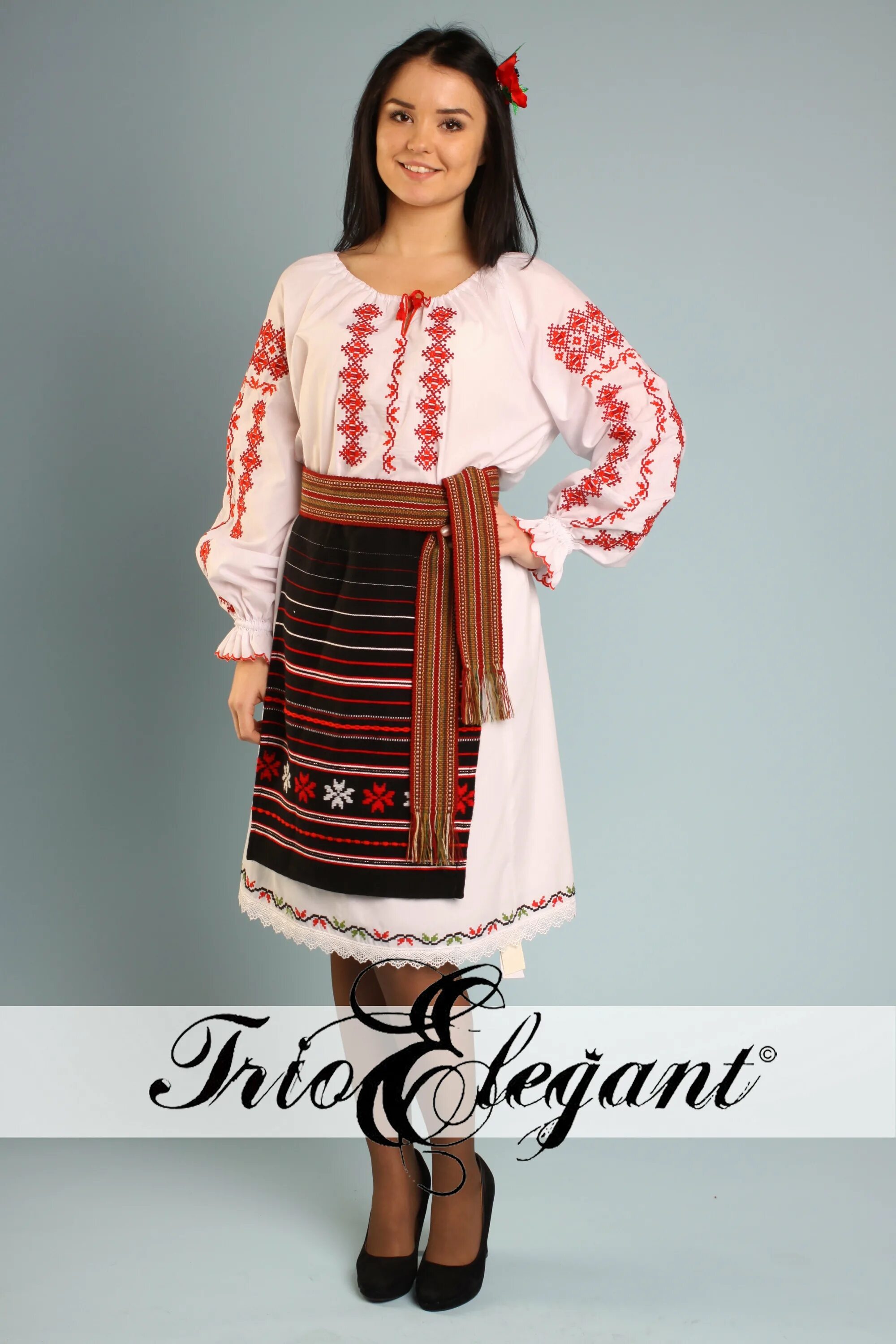 Молдаван женщина. Костюм Националь Молдовенеск. Молдаване национальный костюм. Национальный костюм молдавского народа. Национальный костюм Молдован.