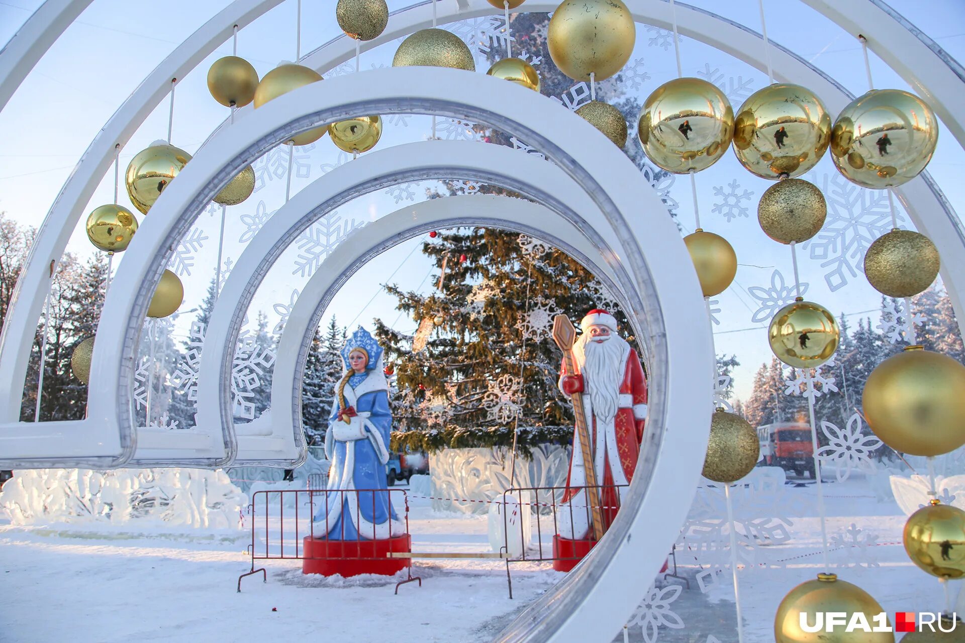 Парк якутова ледовый городок 2020 уфа. Пиксельная елка на советской площади уфа. Куда сходить в уфе на зимних каникулах. Казань зима 2021. Уфа достопримечательности города куда сходить зимой.