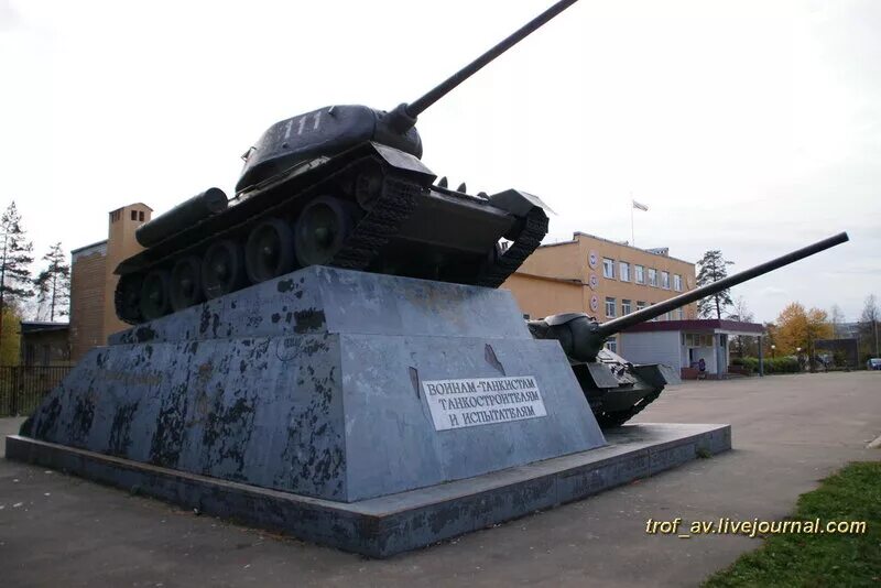 Кубинка 1 полигон. Военный городок Кубинка 1. Танк в Кубинке на вокзале. М1 Кубинка памятник танк. Танковый городок